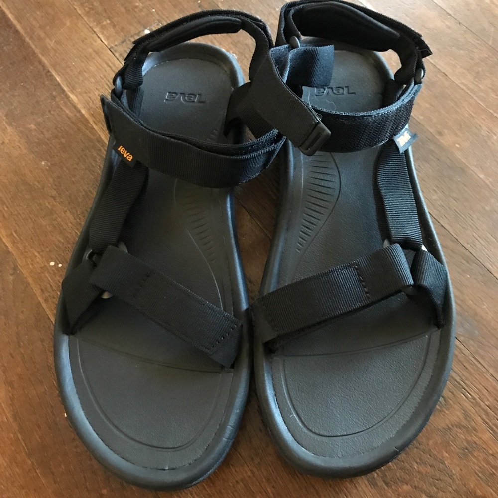 Brand New Teva Hurricane size 12